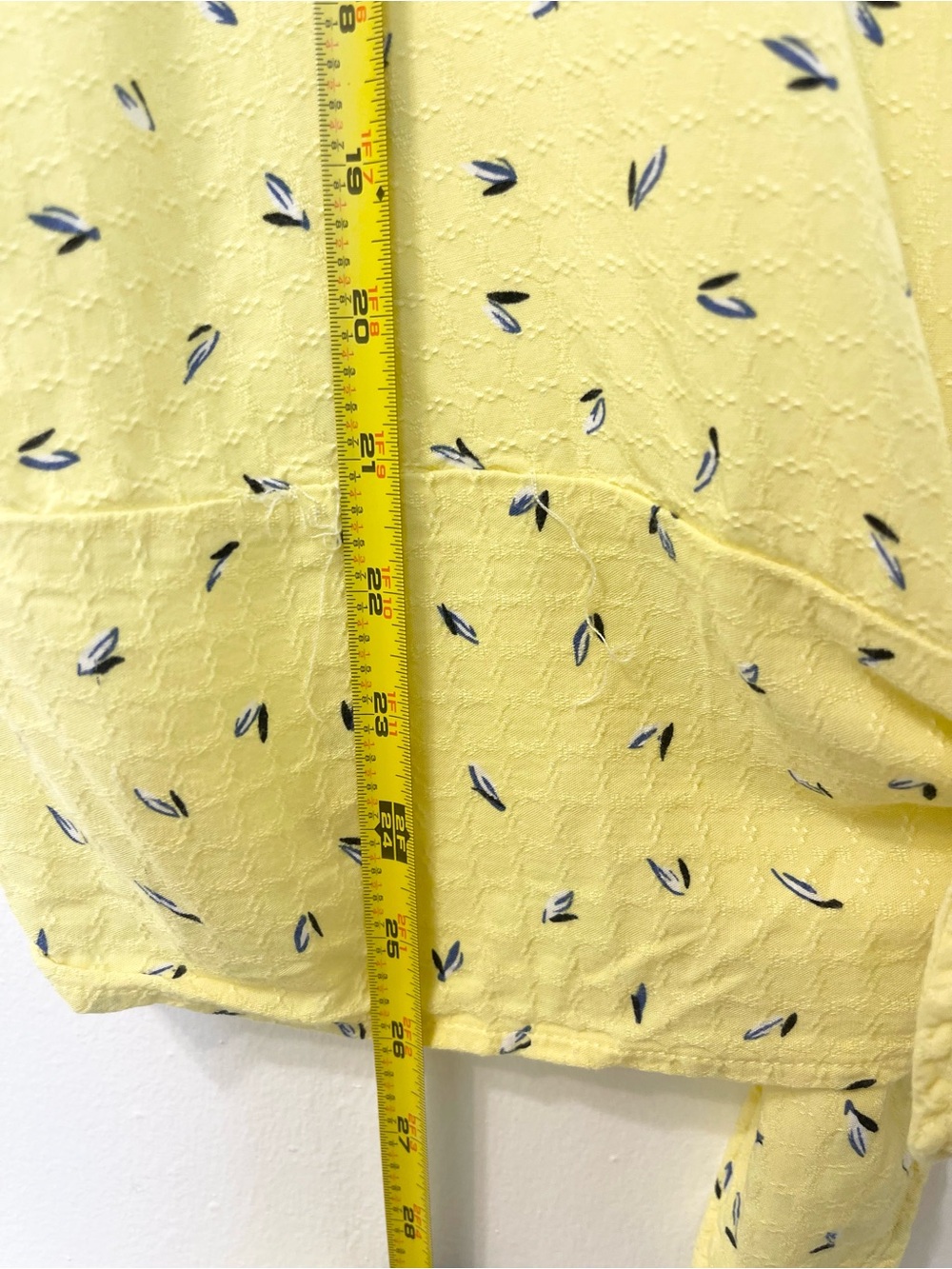 Buffalo David Bitton Yellow Short Sleeve Tie-Front Top Size Large PTP 26” - Picture 7 of 7